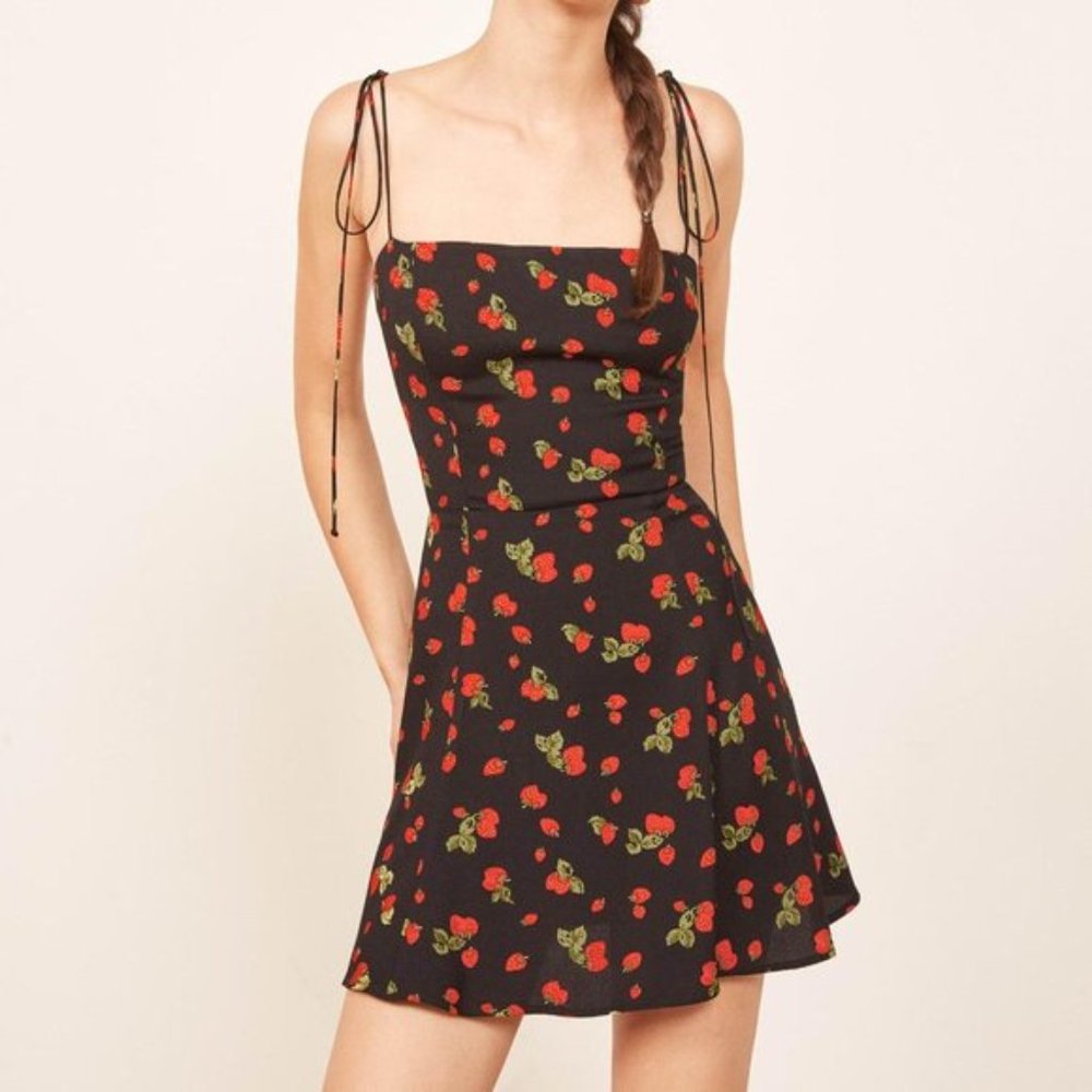 Reformation Presley in Strawberry size 2